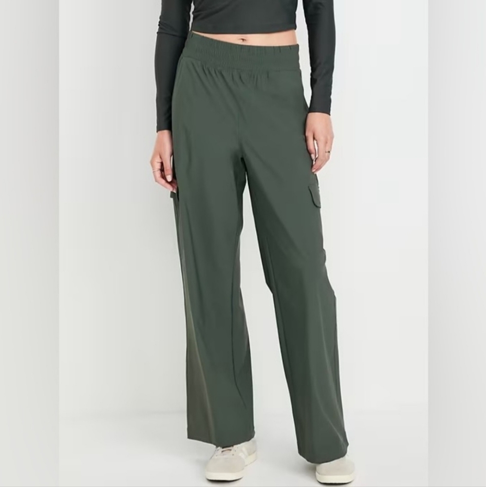 Old Navy SleekTech Wide-Leg Cargo Pants
